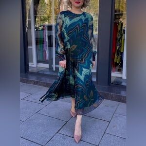 NWOT Boutique Abstract Floral Flowy Midi Dress